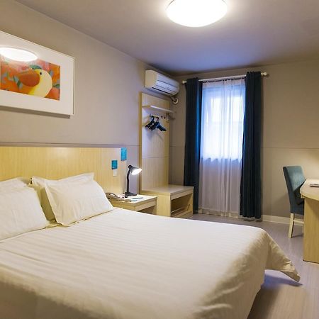 Jingjiang Inn Shanghai Hutai Road Exterior photo